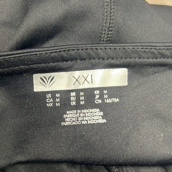 Forever 21 women’s long leggings black with mesh panels on sides - Picture 8 of 8